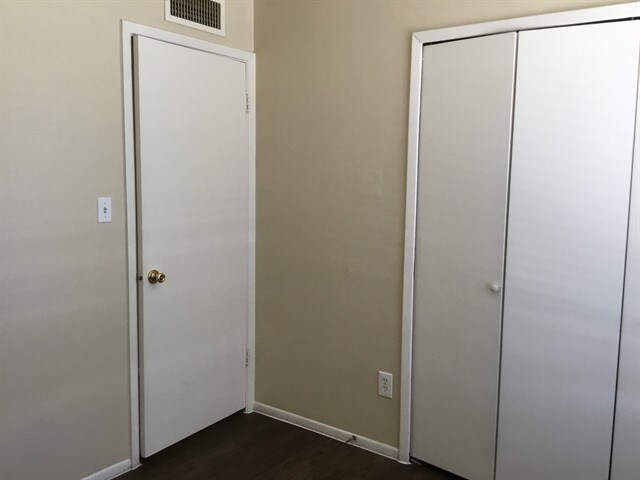 Building Photo - 7893 W Pasadena Ave