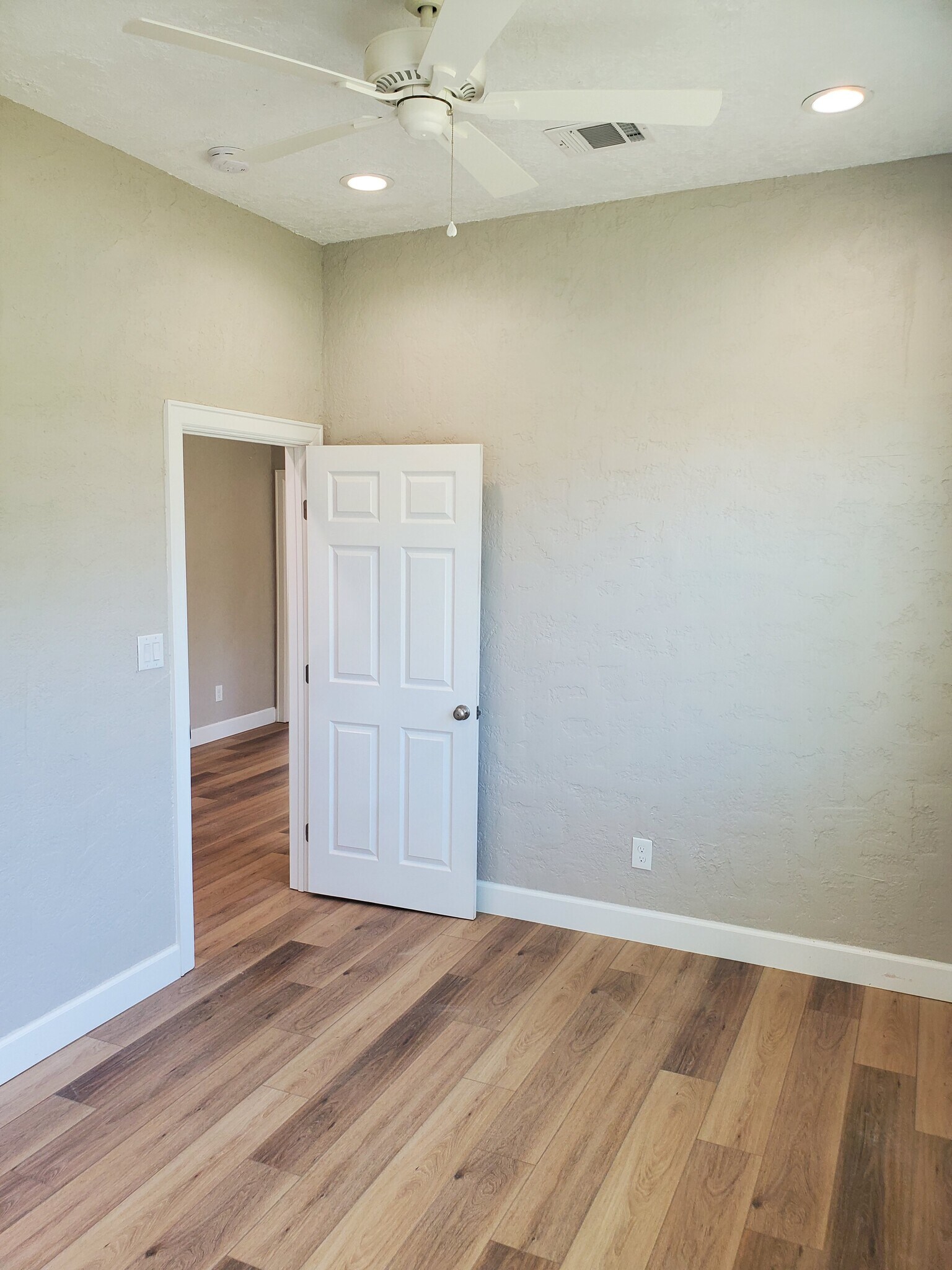 Building Photo - 6823 Guyler St