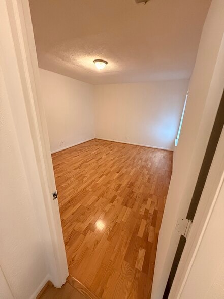 master bedroom (no furnishings) - 810 Bellevue Rd