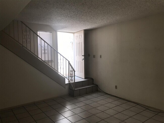 Building Photo - 10628 B SPRINGWOOD