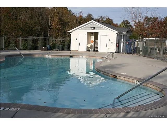 Building Photo - Room in House on Meadowcreek Village Dr