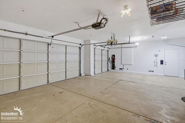 Building Photo - Elegant 5Bdm 3Ba Hilltop Home In Fallbrook!