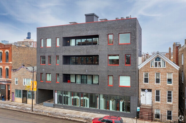 Primary Photo - 1311 W Chicago Ave
