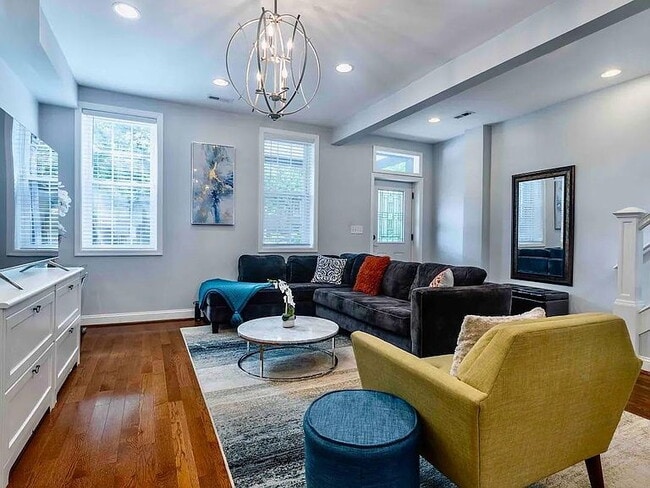 Building Photo - "Spacious 3-Bed, 3-Bath Urban Retreat in Vibrant Washington, DC Neighborhood!"