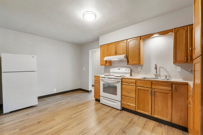 Building Photo - 403 1/2 Garfield St S-12