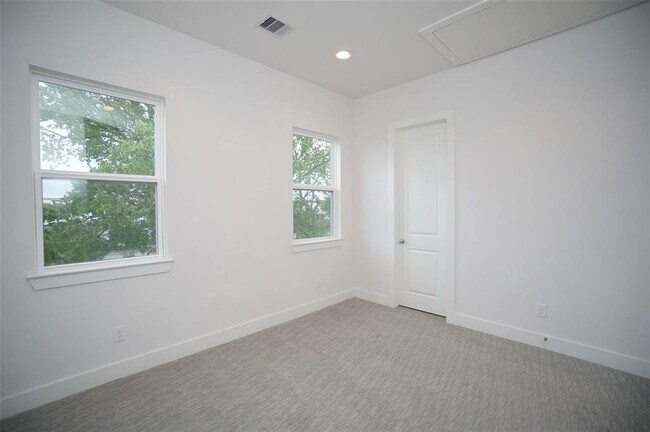 Building Photo - 1515 Weber St