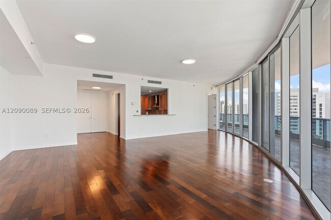 Building Photo - 5959 Collins Ave