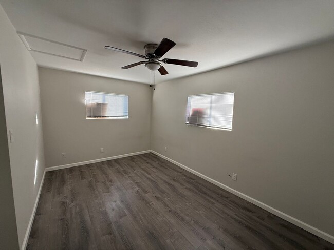 Building Photo - Cozy One Bedroom One Bathroom Cottage Home in Hemet!