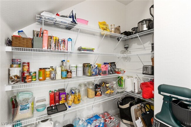 Building Photo - 1592 Pacific Baza St