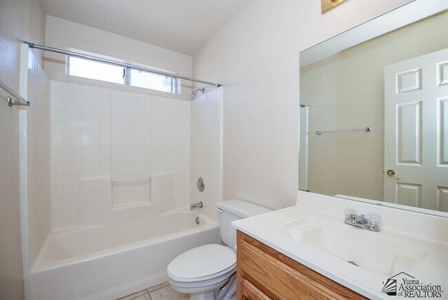 Building Photo - 3582 W 14th Pl