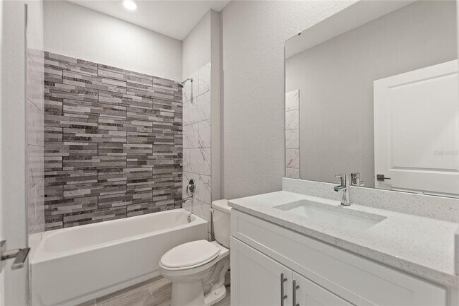 Building Photo - 326 Royal Palm Wy