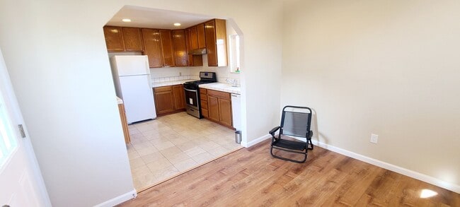 Building Photo - Adorable Single Story home with 3 bedroom and 2 bath