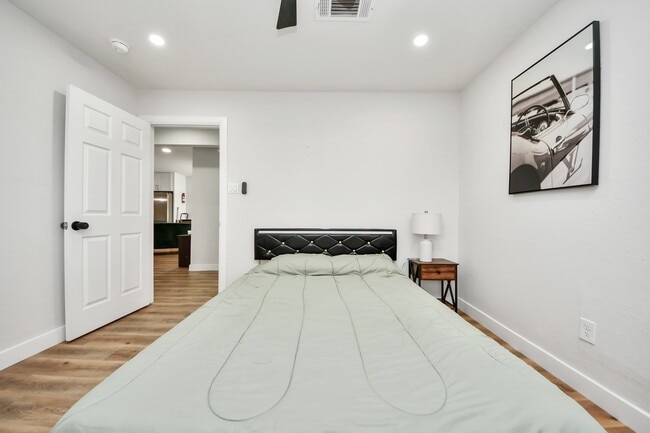 Building Photo - 5115 Clay St