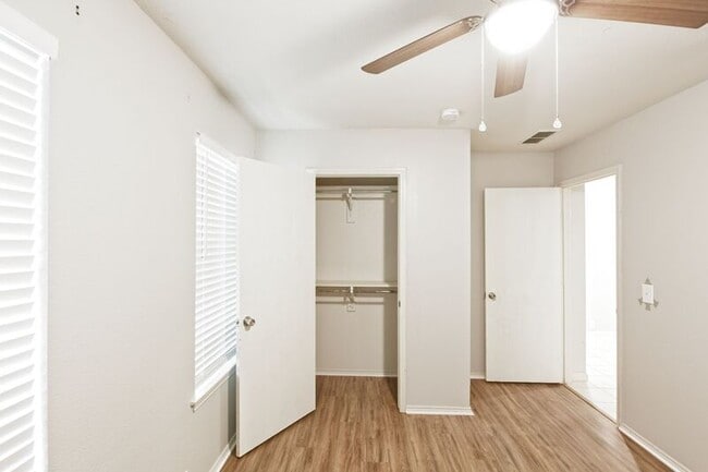 Building Photo - 2309 Mallard Dr