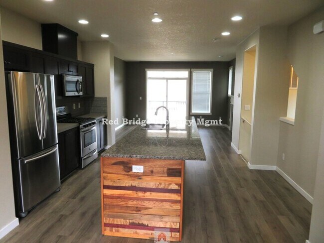 Building Photo - 28500 SW Villebois Dr N