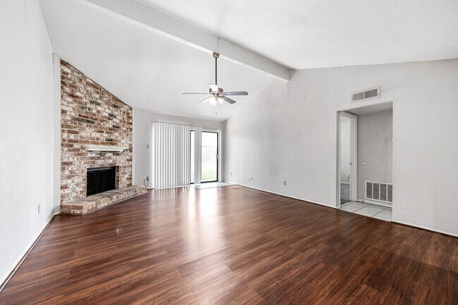 Building Photo - 17035 Seven Pines Dr