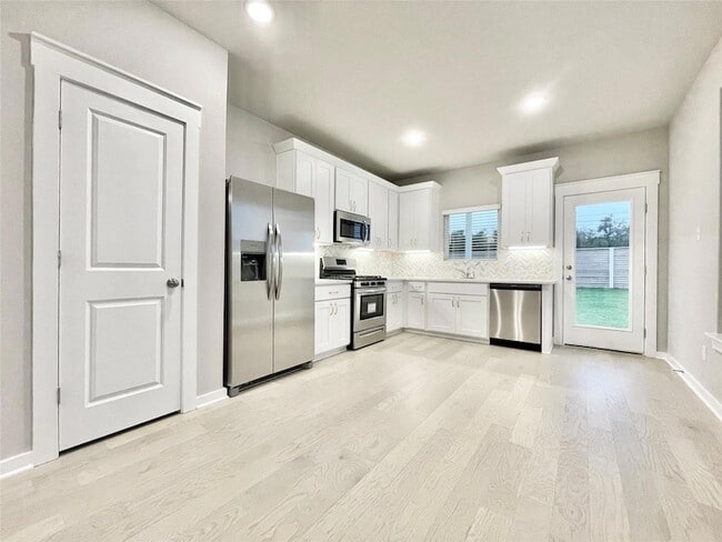 Building Photo - 2415 Lakey Cv