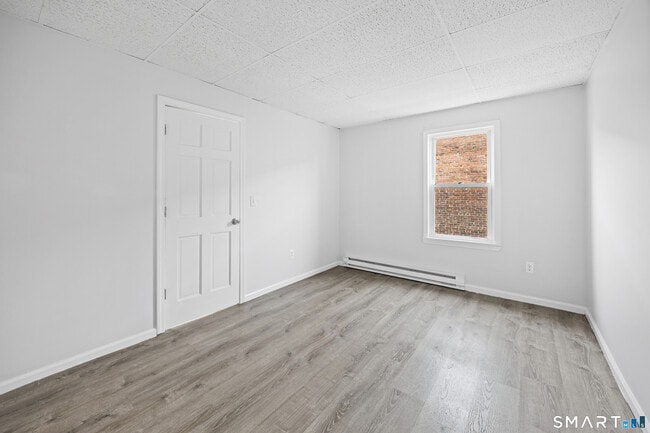 Building Photo - 70 Center St