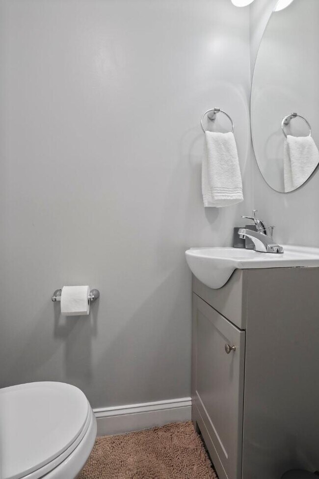 Building Photo - 159 Wolfe Hill Rd