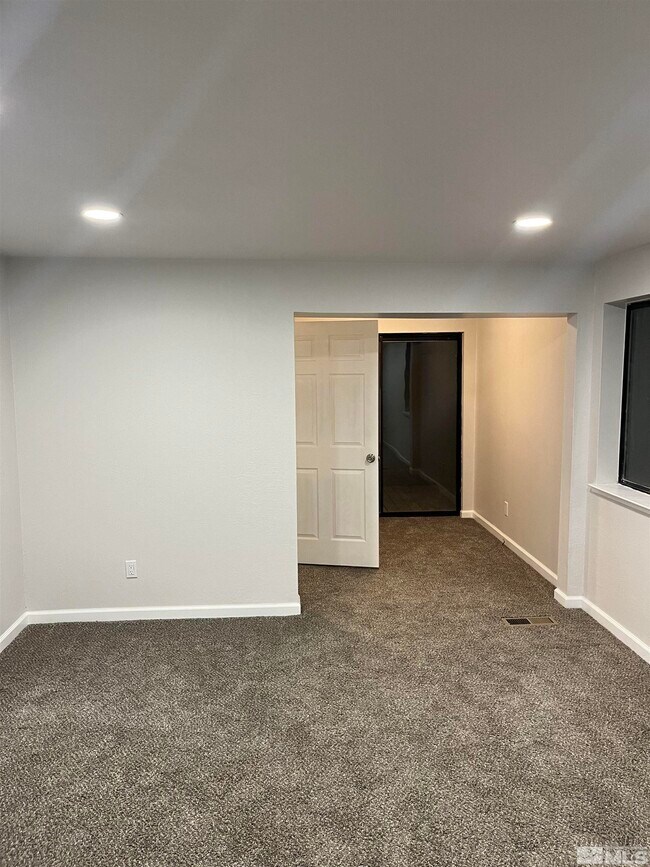 Building Photo - 6900 Sunkist Dr