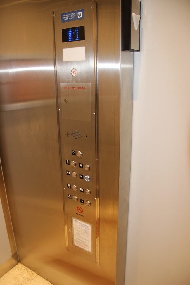 Building Photo - 1834 Brickell Ave