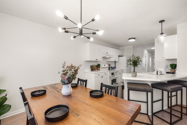 Building Photo - 515 Pearson Town Rd