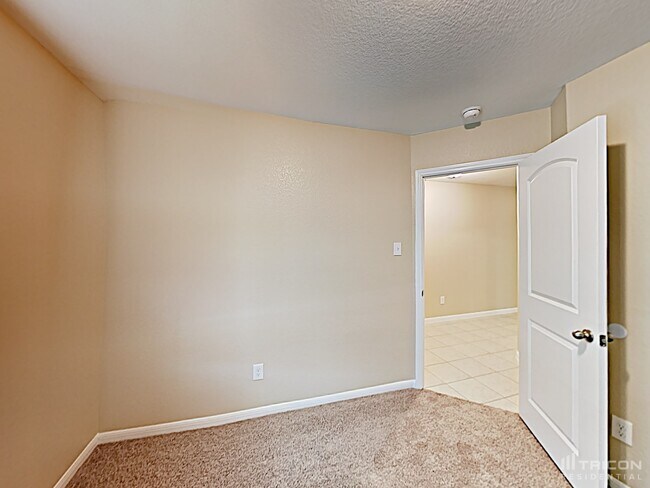 Building Photo - 733 Totem Trail Dr