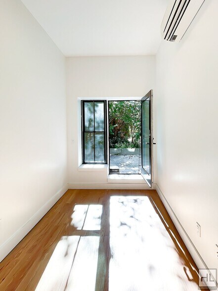 Building Photo - GRAND STREET / Spacious Williamsburg 3-Bed...