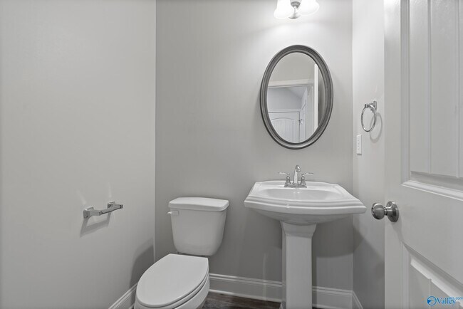Building Photo - 7206 Dorchester Dr SE