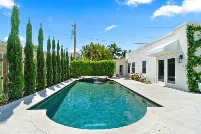 Building Photo - 224 10th St