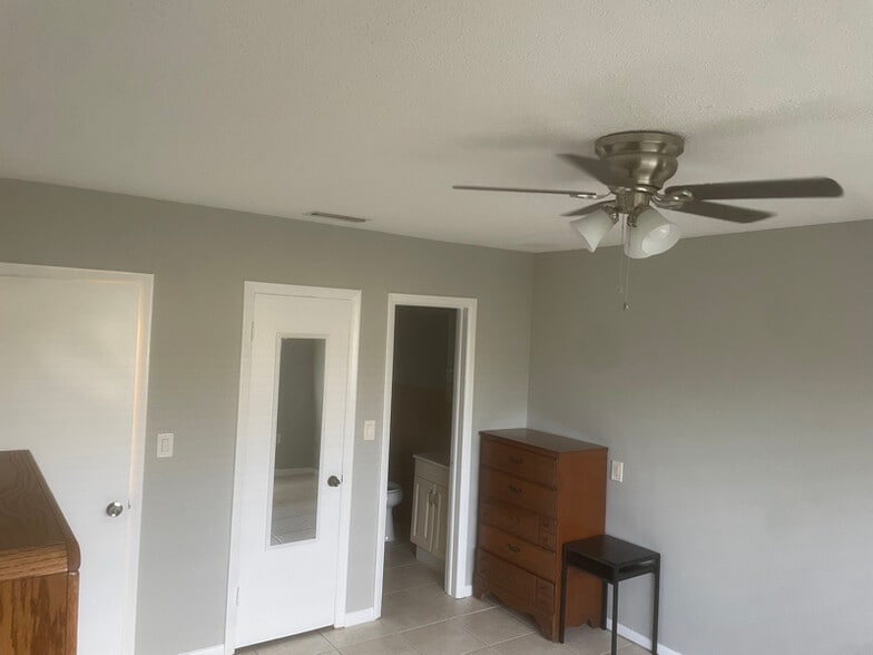 Building Photo - 240 SW 7th St