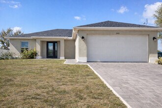 Building Photo - 2600 NW 4th Ave