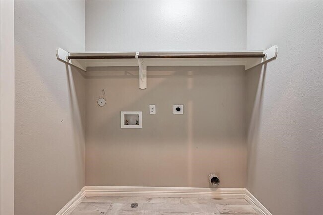 Building Photo - 4307 Hershe St