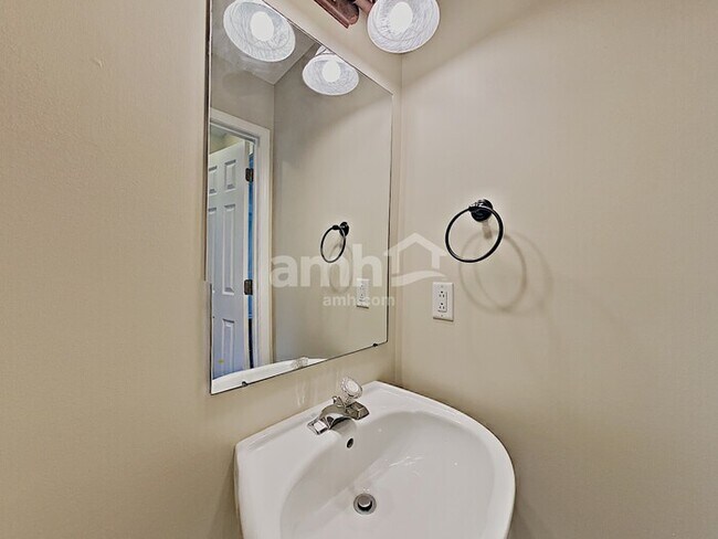 Building Photo - 2327 Devonshire Dr