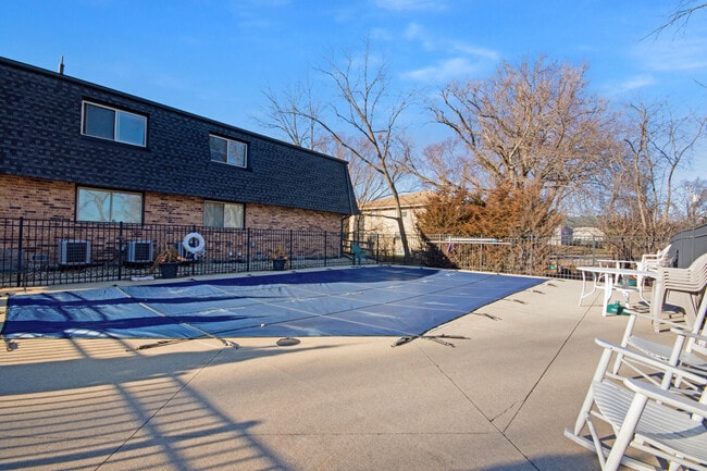 Building Photo - 204 Elmhurst Ct