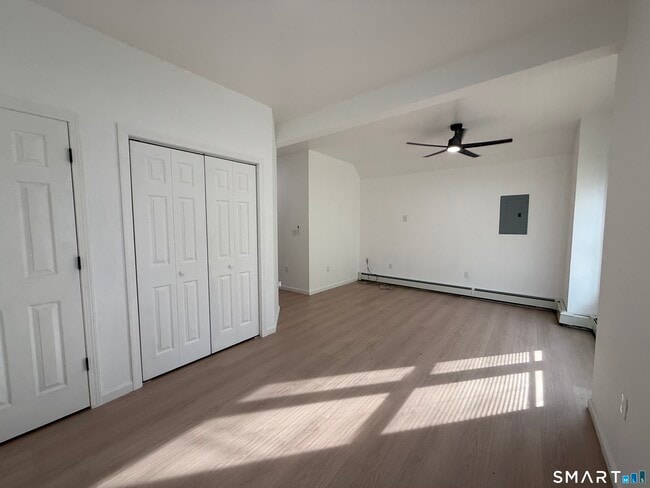 Building Photo - 8-12 Sterling St