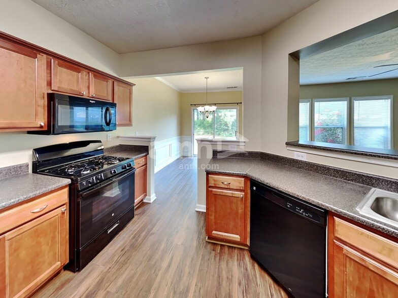 Building Photo - 616 Laurel Bnd