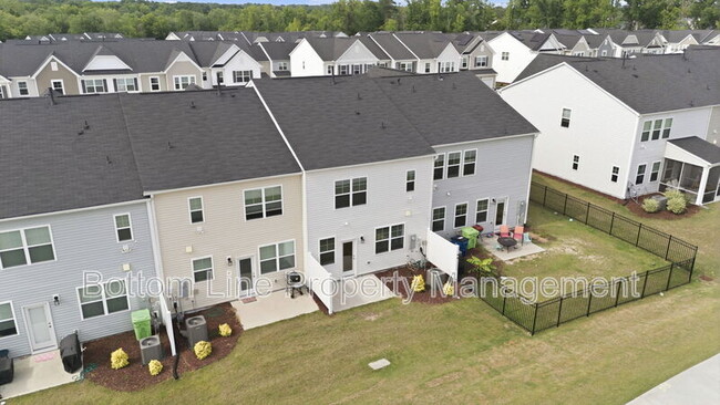 Building Photo - 5038 Kota St
