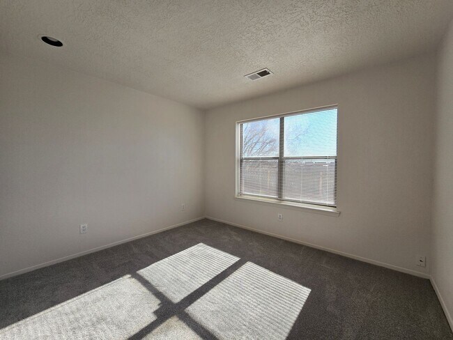 Building Photo - 4223 Sundance St