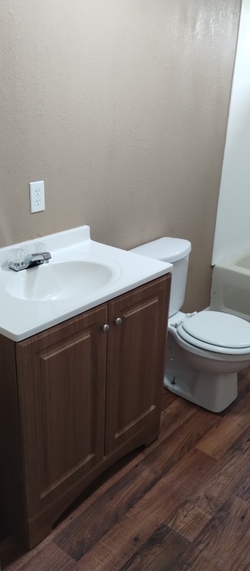 Building Photo - 135 SE Guinevere Ct