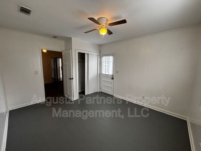 Building Photo - 114 Calvary Dr