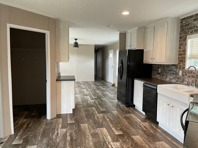 Building Photo - 3 BED, 2 BATH MOBILE HOME LOCATED IN THE DENTON AREA! $1,250 MONTH, $1,250 DEPOSIT.