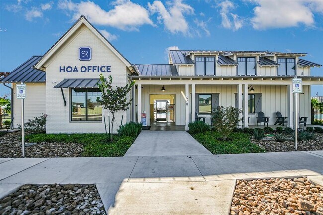 Building Photo - 661 Pickrell Lp