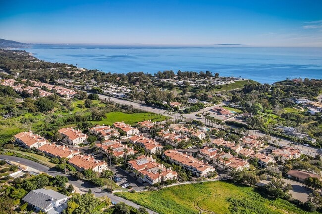 Building Photo - 6463 Zuma View Pl