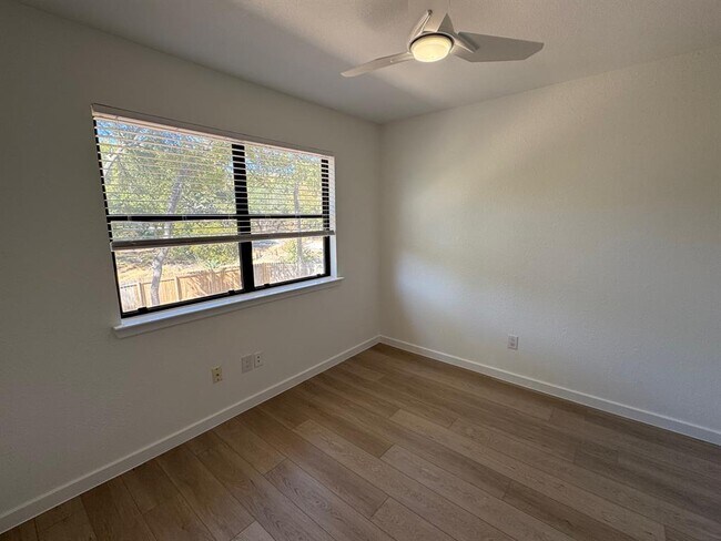 Building Photo - 12604 Shady Acres Dr