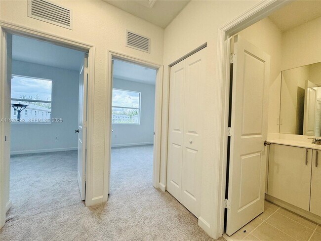 Building Photo - 243 NW 11th Ct