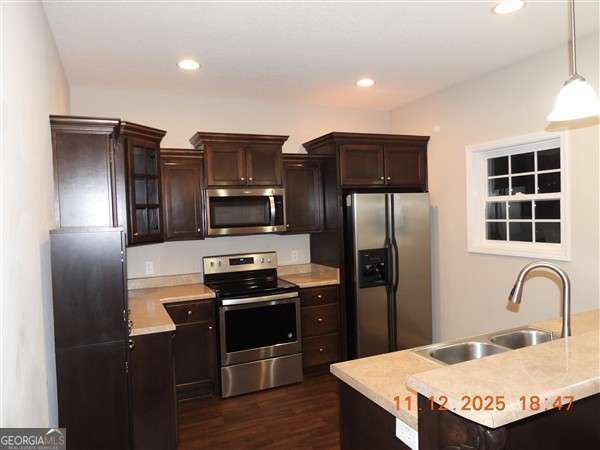 Building Photo - 221 Case Ln SE