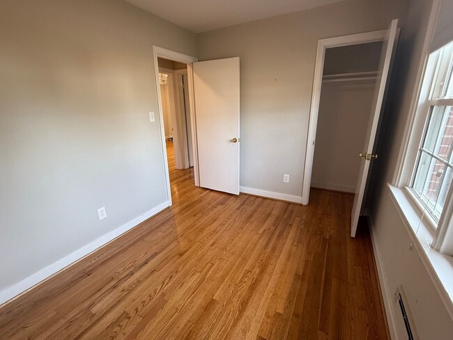Building Photo - Three Bedroom Two Bath Home in Ridgeview/Parham & Ridge Area. Available in August!