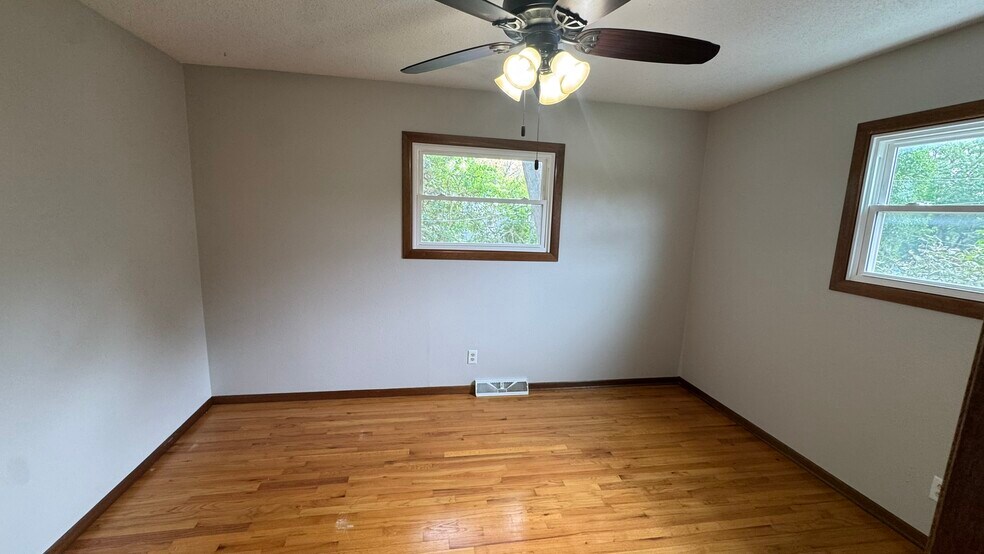 Building Photo - 1331 Spruce Hills Dr
