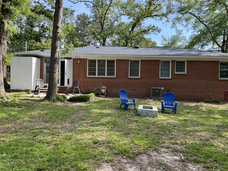 Building Photo - 203 Woodland Dr